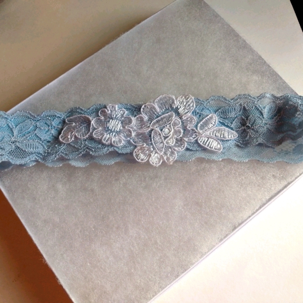 Blue Garter- like new